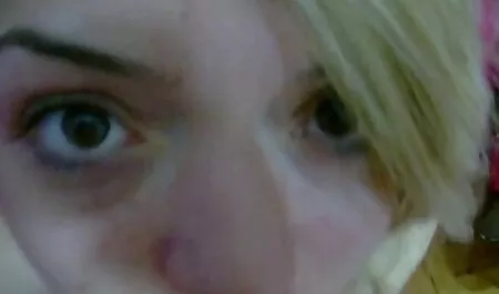 نگرو یک بلوند شلوغ بر روی خروس بزرگ خود کاشته داستان سکسی به همراه عکس است