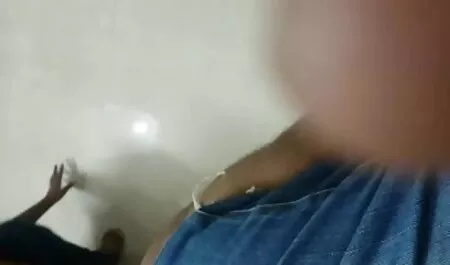 Masseur داستانهای سکسی با تصویر یک مشتری سکسی را در روغن کار خود لعنتی