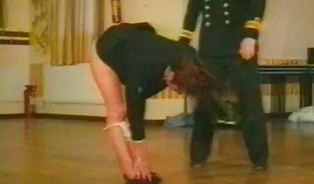 دختران برهنه دیک می زنند و در یک کلوپ شبانه داستان سکسی با عکس کارتونی یکدیگر را نوازش می کنند