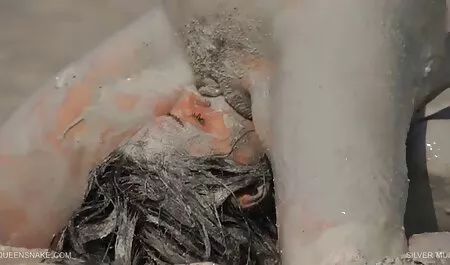 این دختر قرمزپوش در ماشین عکس کوس وکونم سوخته بود