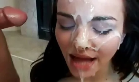 بلوند ژاپنی یک خروس بزرگ را می سکسی سیاوش خورد