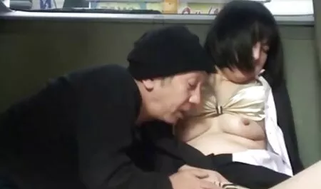 Jet Cumshot Girl با اشتیاق کرکی خود را در عکس های داستانی سکسی وب کم استمناء می کند